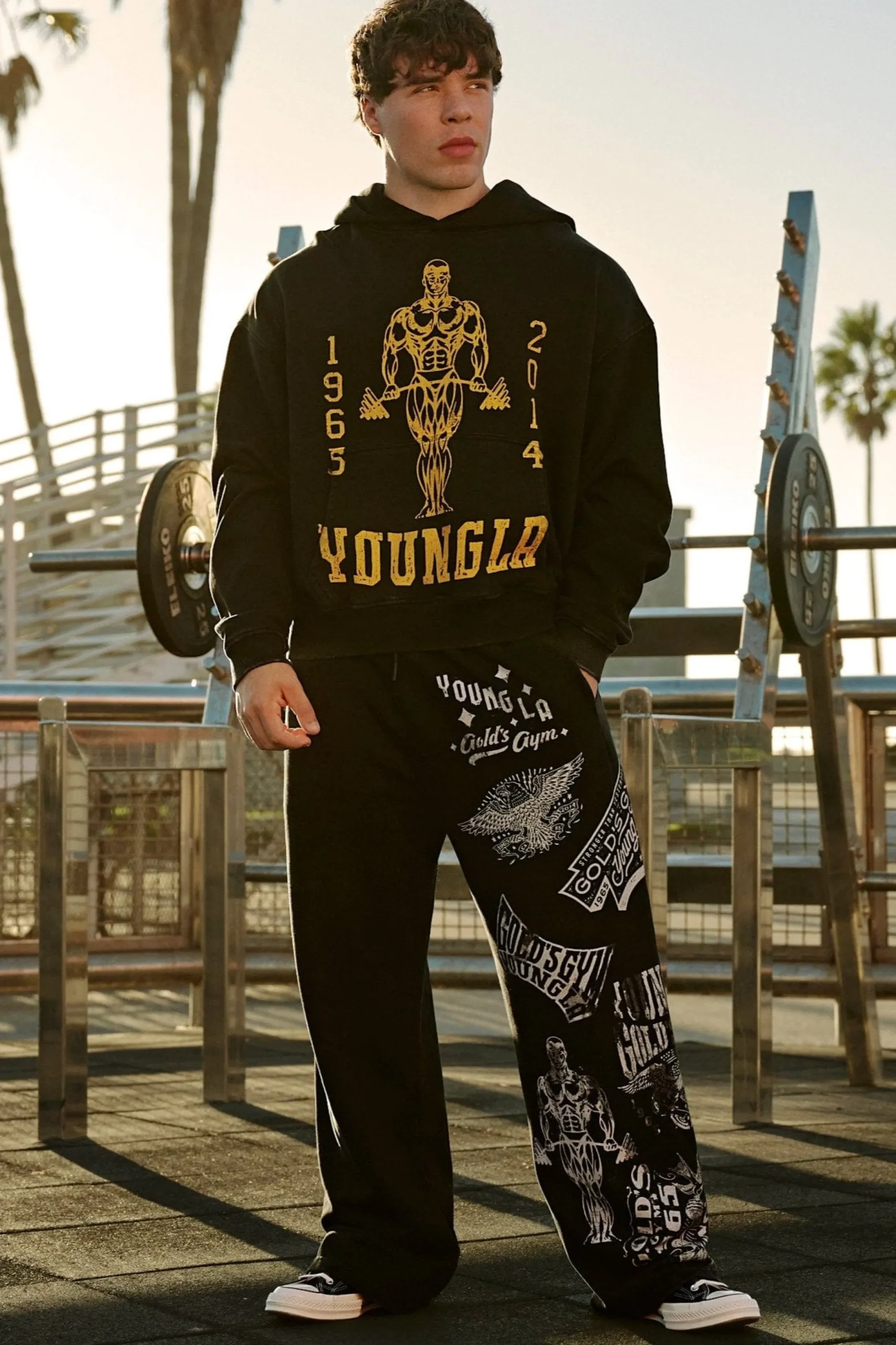 2142 - Golds Gym Evolution Sweats