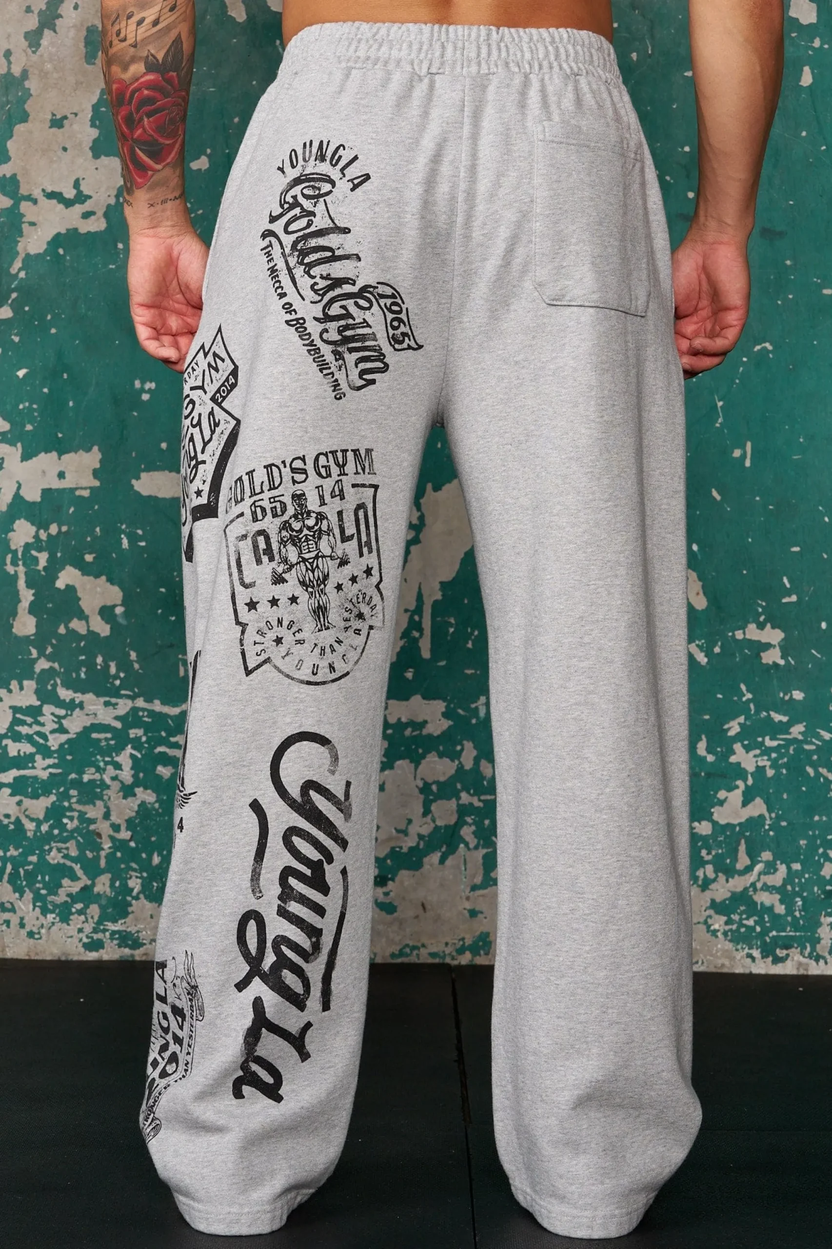 2142 - Golds Gym Evolution Sweats
