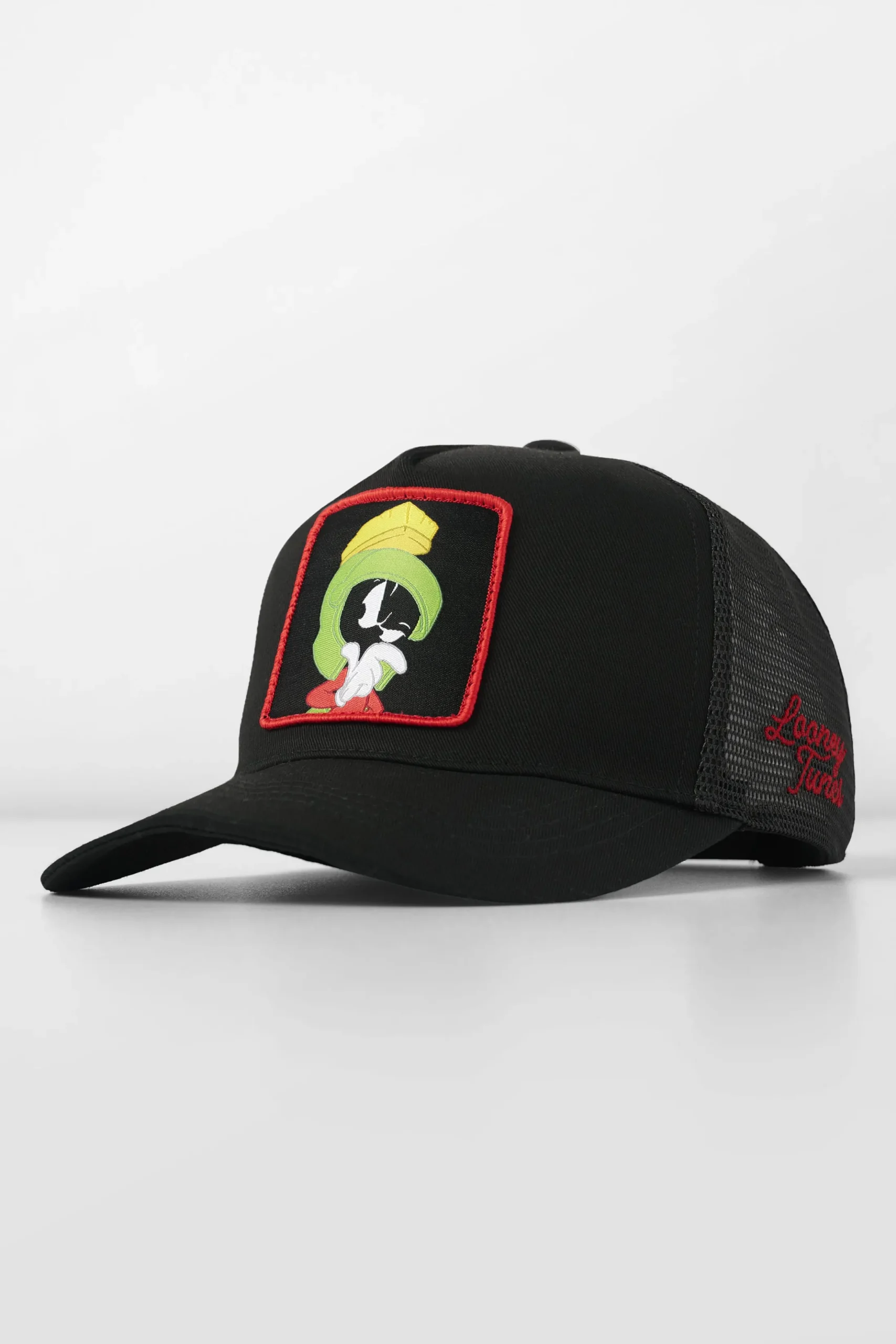 9135 - Looney Tunes Patch Trucker Hats