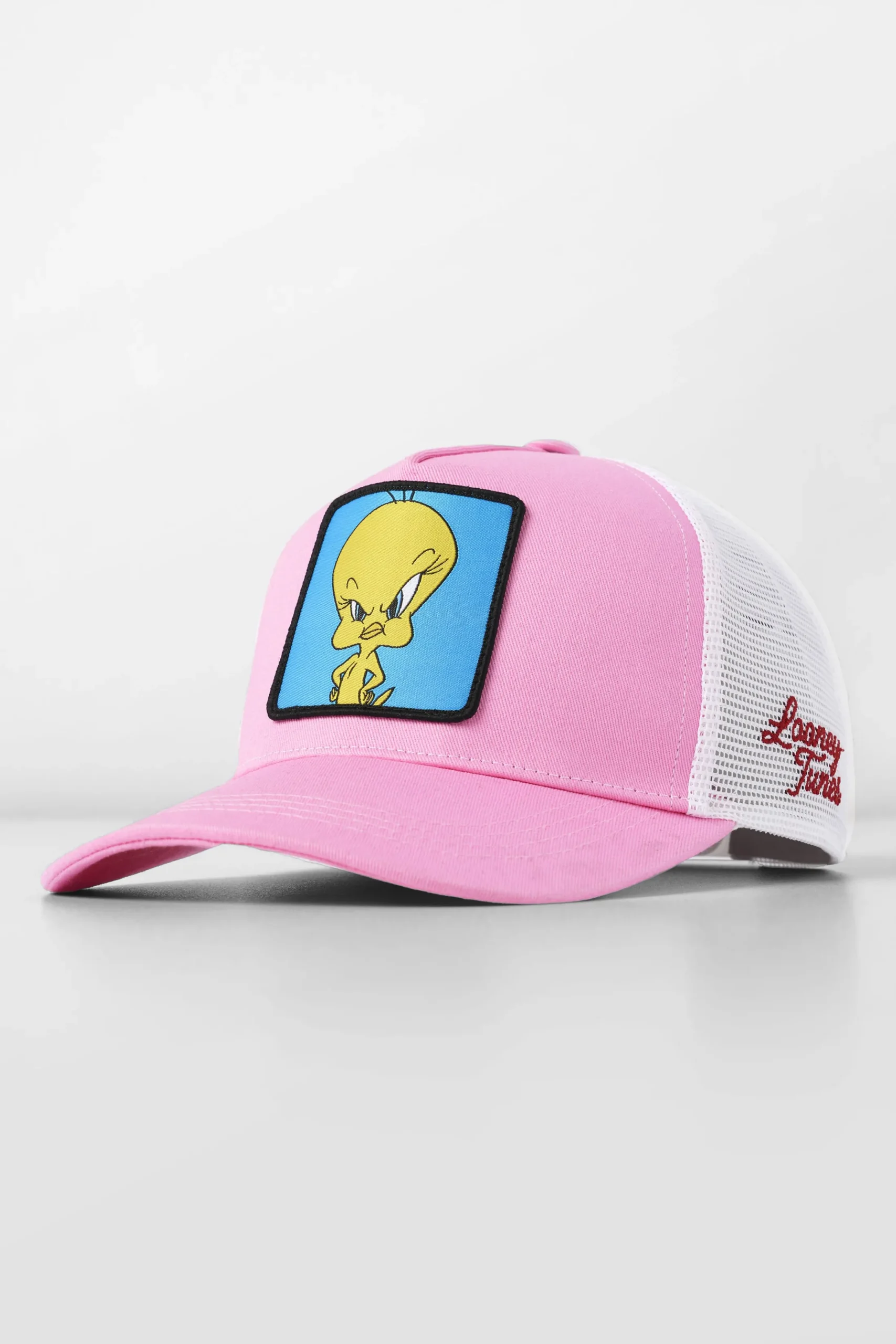 9135 - Looney Tunes Patch Trucker Hats