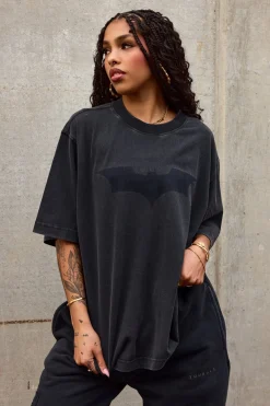 W4103 Batman Lived-in Tee