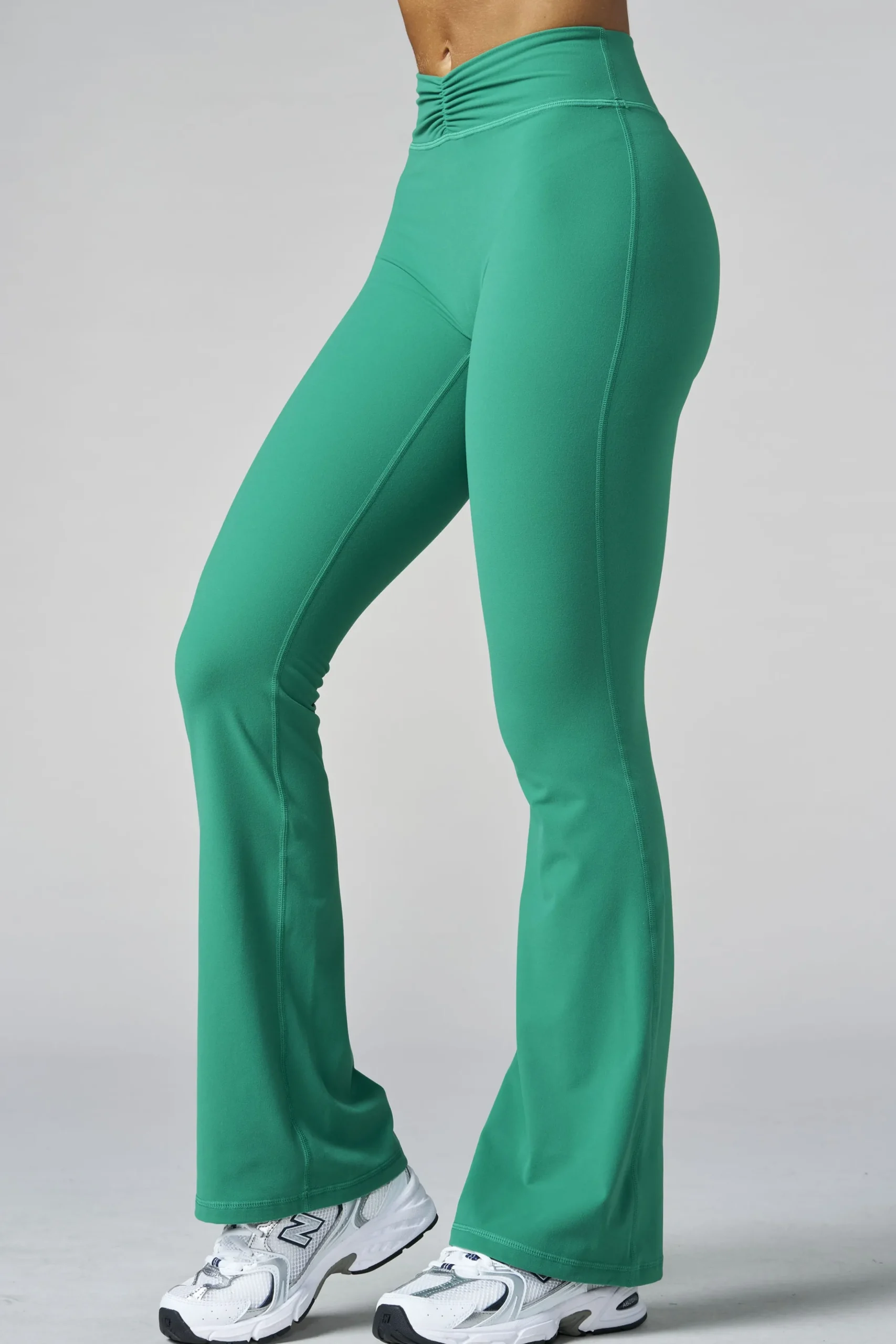 W2279 Buttersoft Scrunch Band Flare Leggings (short)