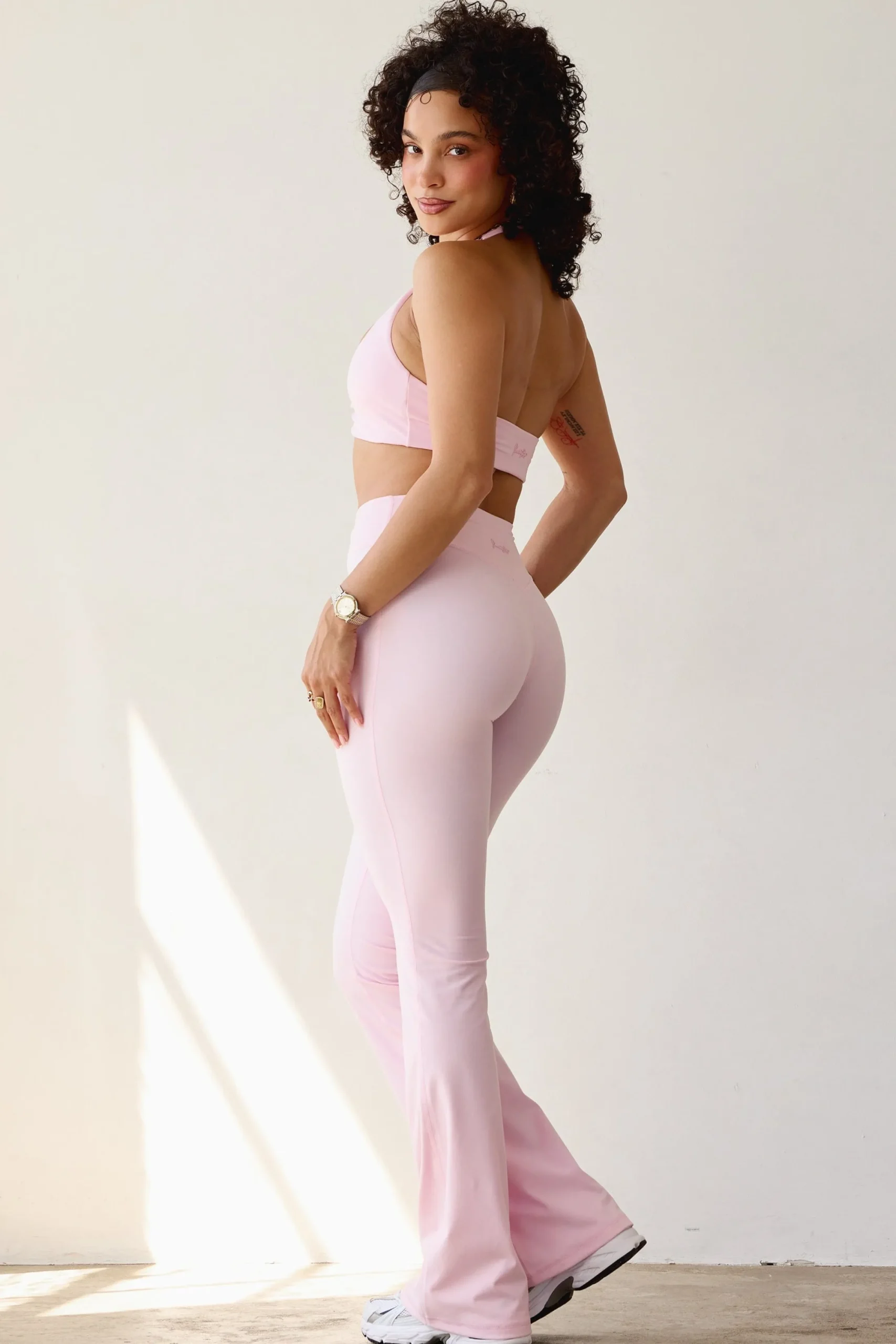 W2279 Buttersoft Scrunch Band Flare Leggings (short)
