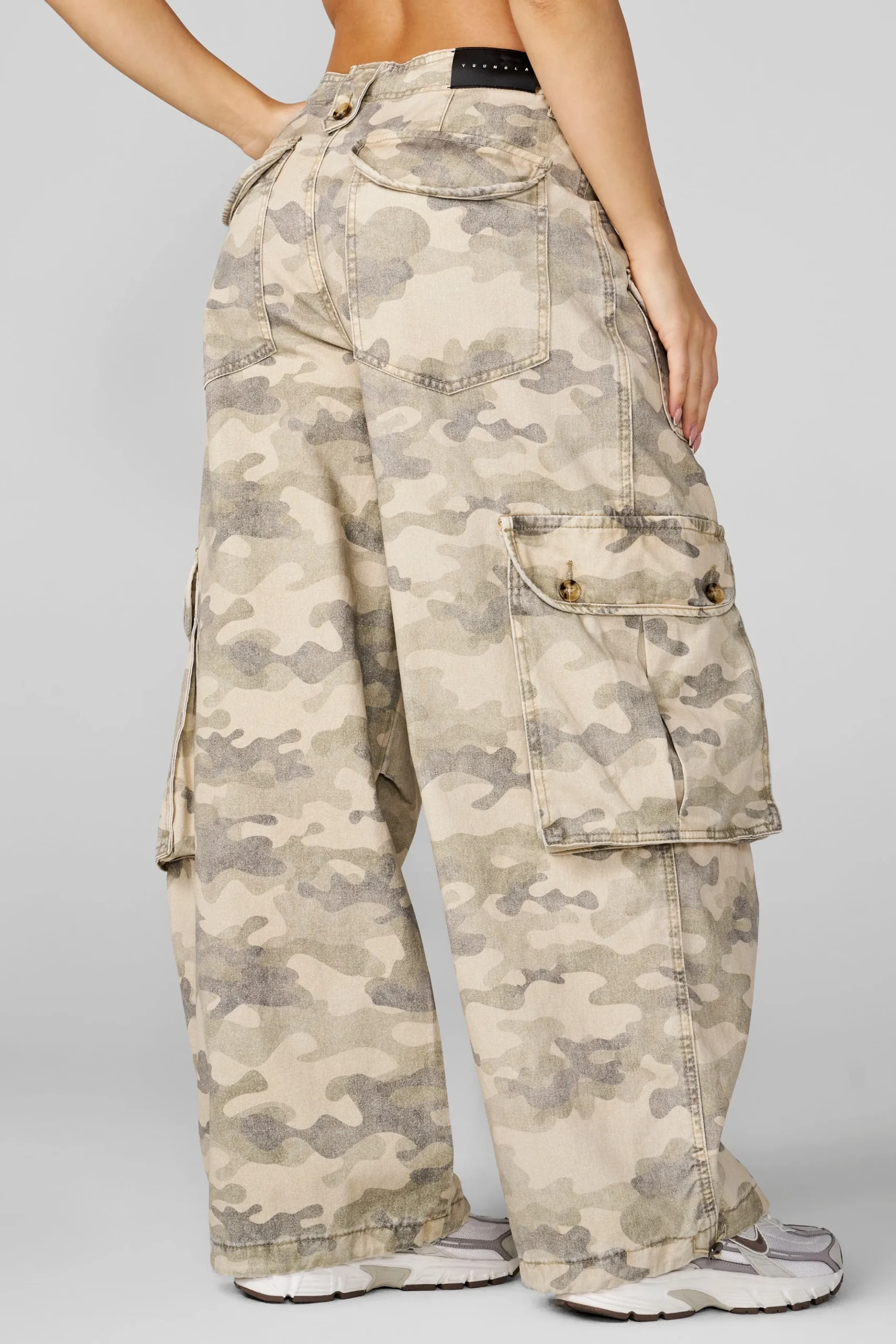 W2231 - Cargo Jean
