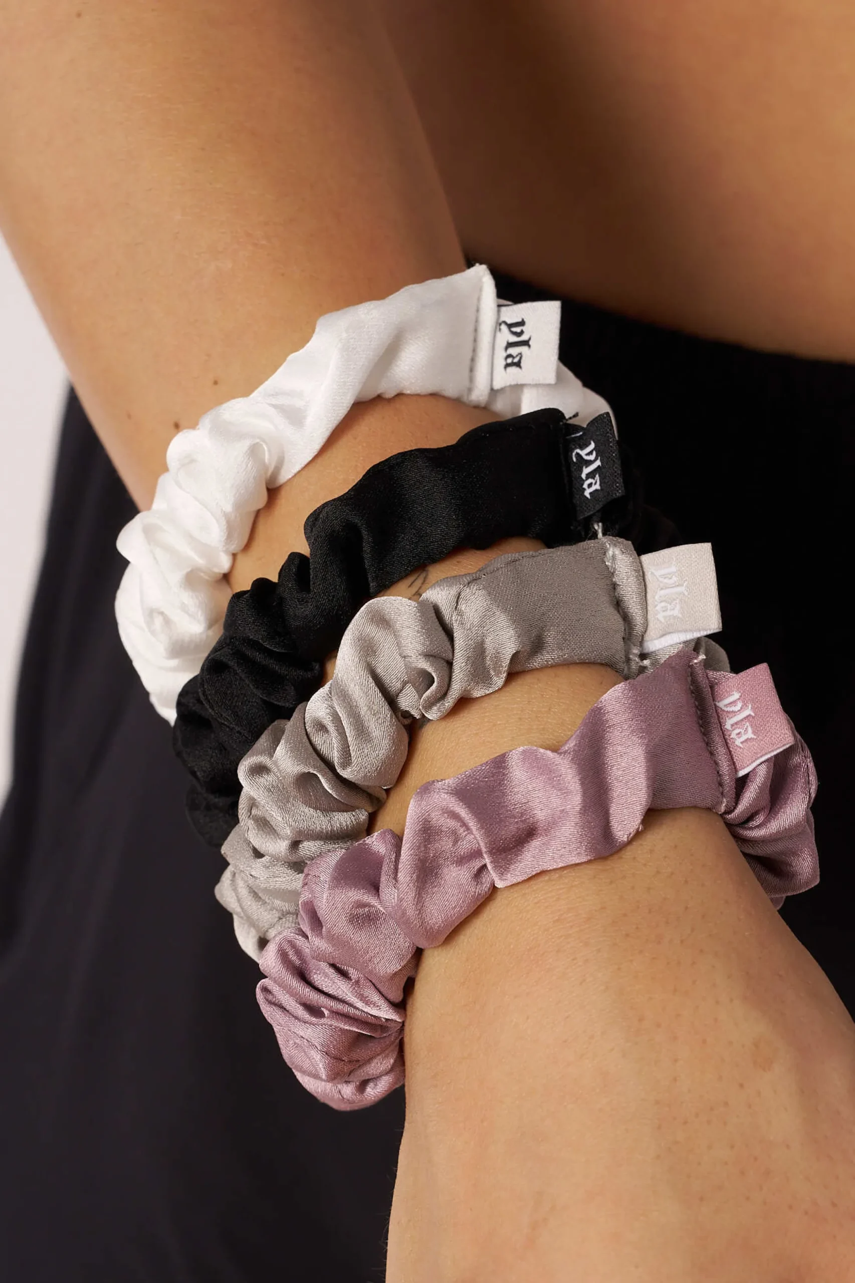 W624 Satin Scrunchies
